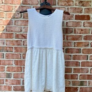 A Pea in the Pod white maternity knit and lace top sz M
